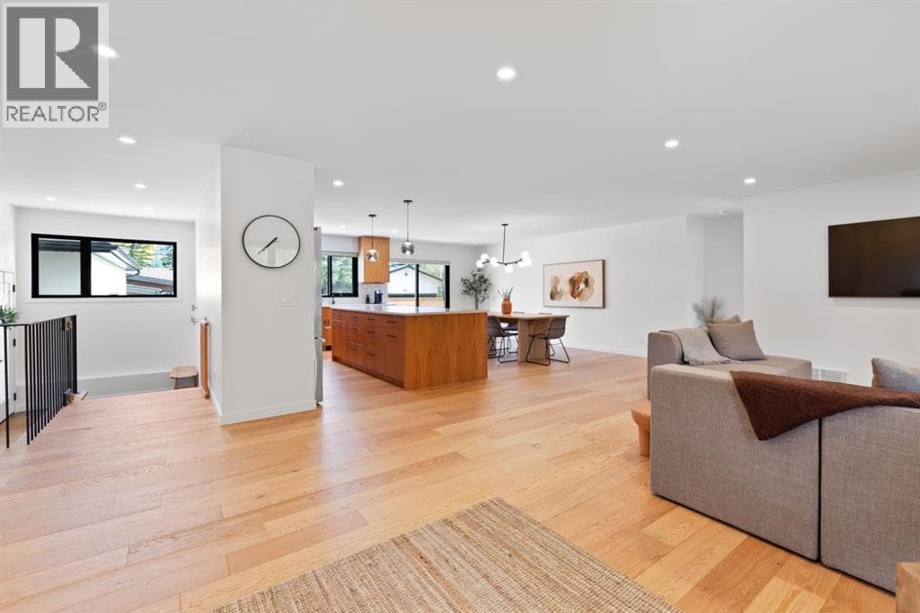 6432 Laurentian Way SW — photo 4