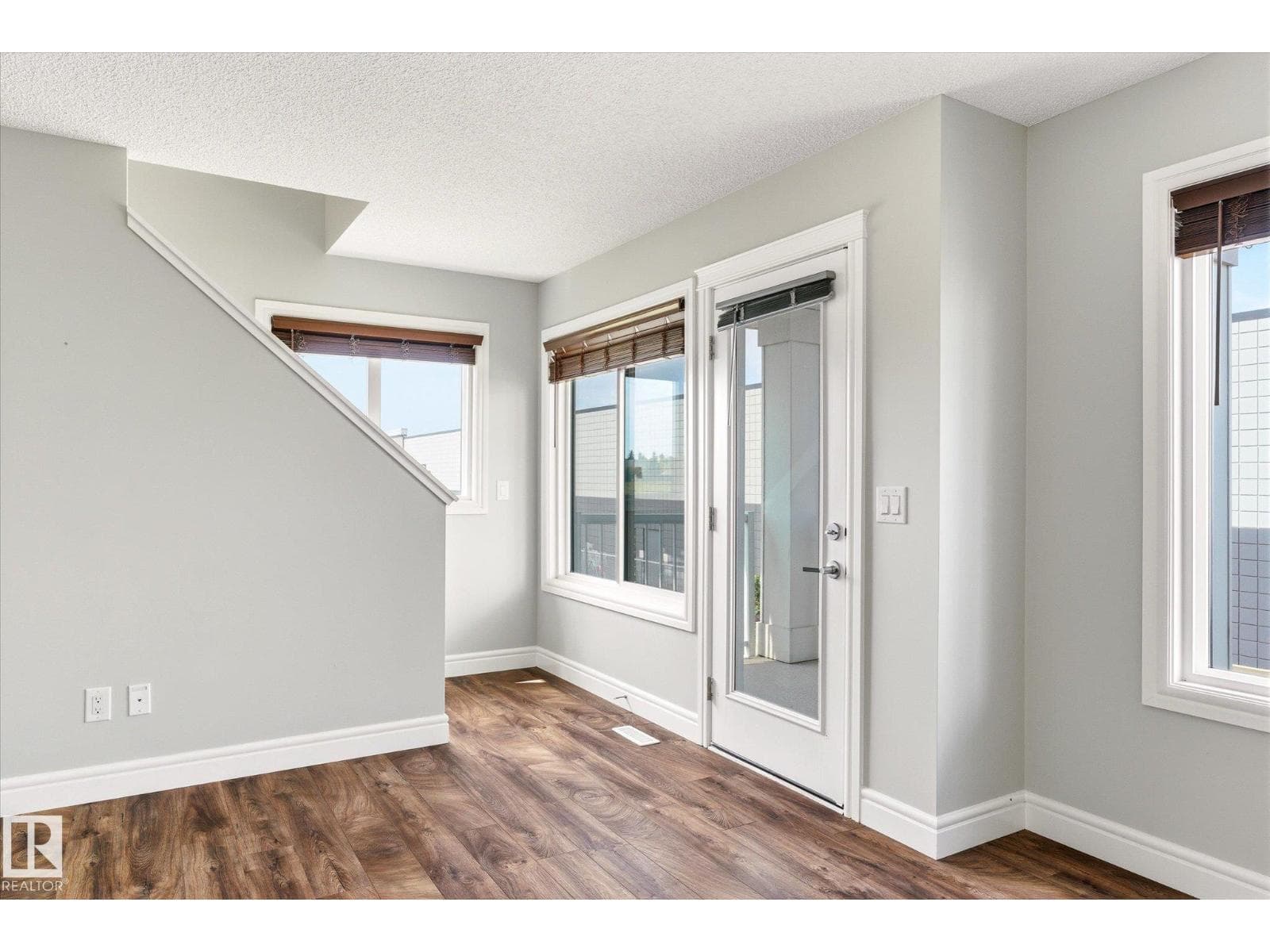#47 330 BULYEA RD NW — photo 4