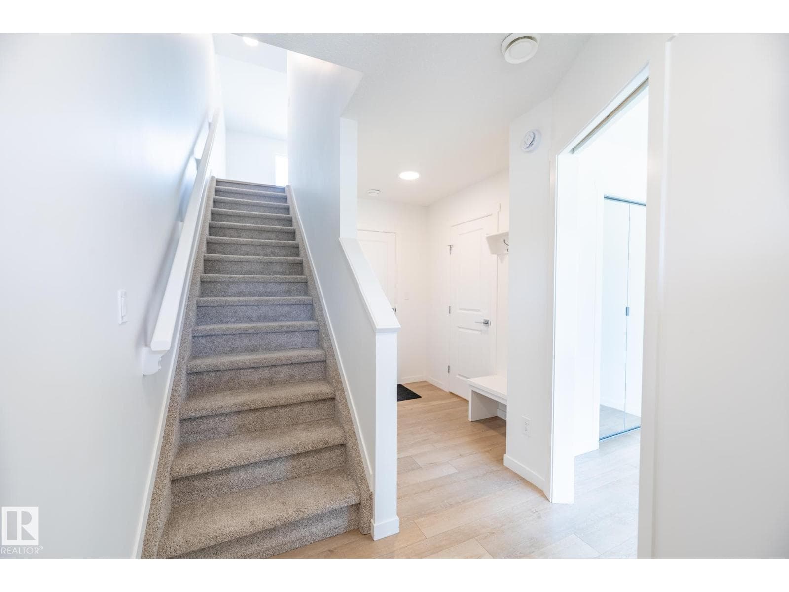 7032 ROSENTHAL DR NW — photo 2