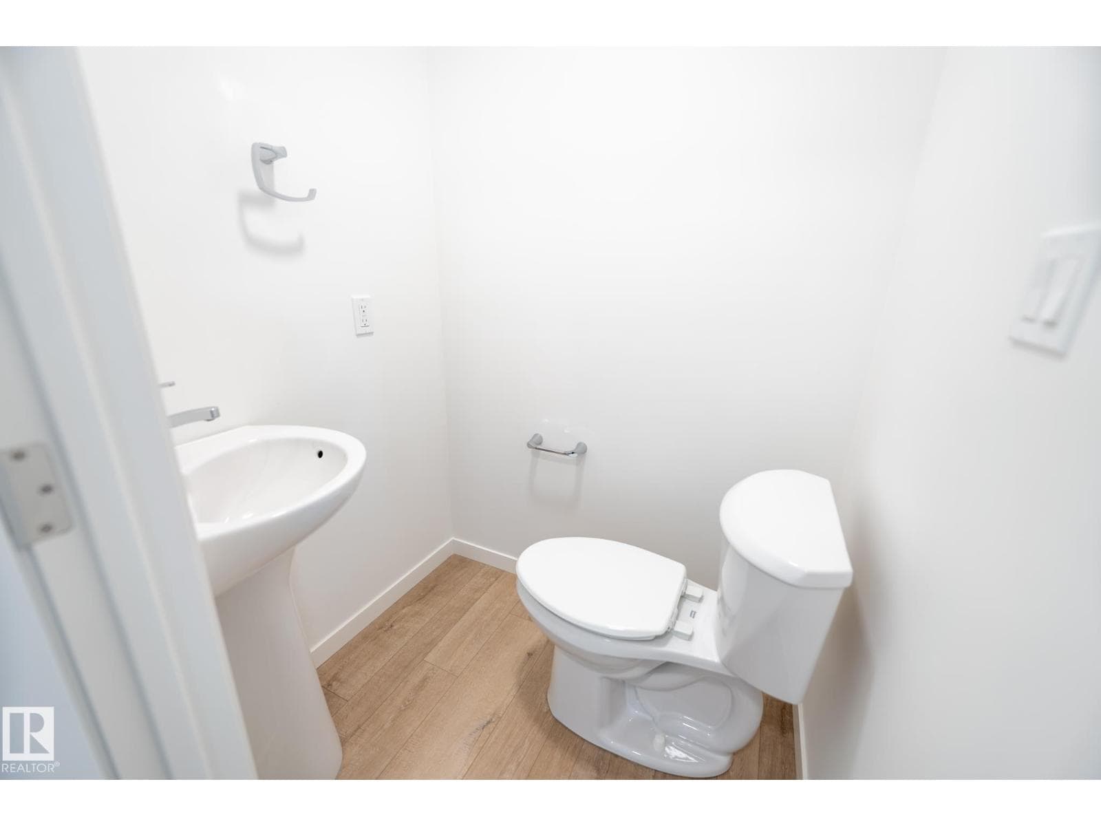 7032 ROSENTHAL DR NW — photo 4