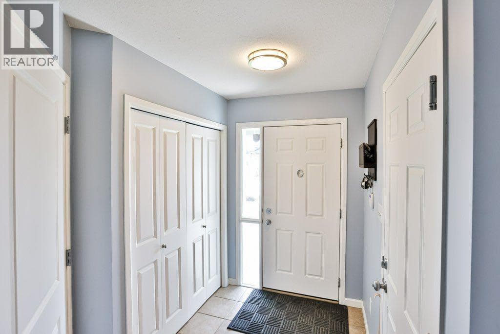 573 Squamish Lane W — photo 4