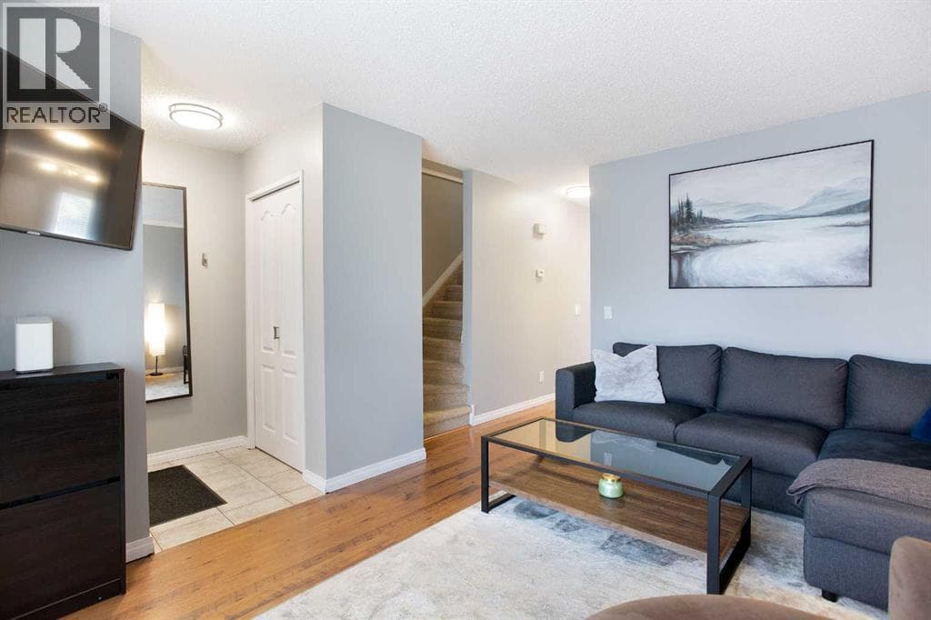 10 Deerfield Green SE photo 6