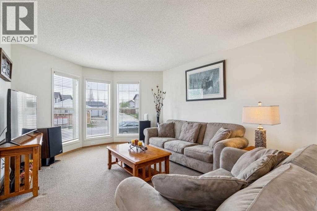 146 Cranberry Close SE — photo 3