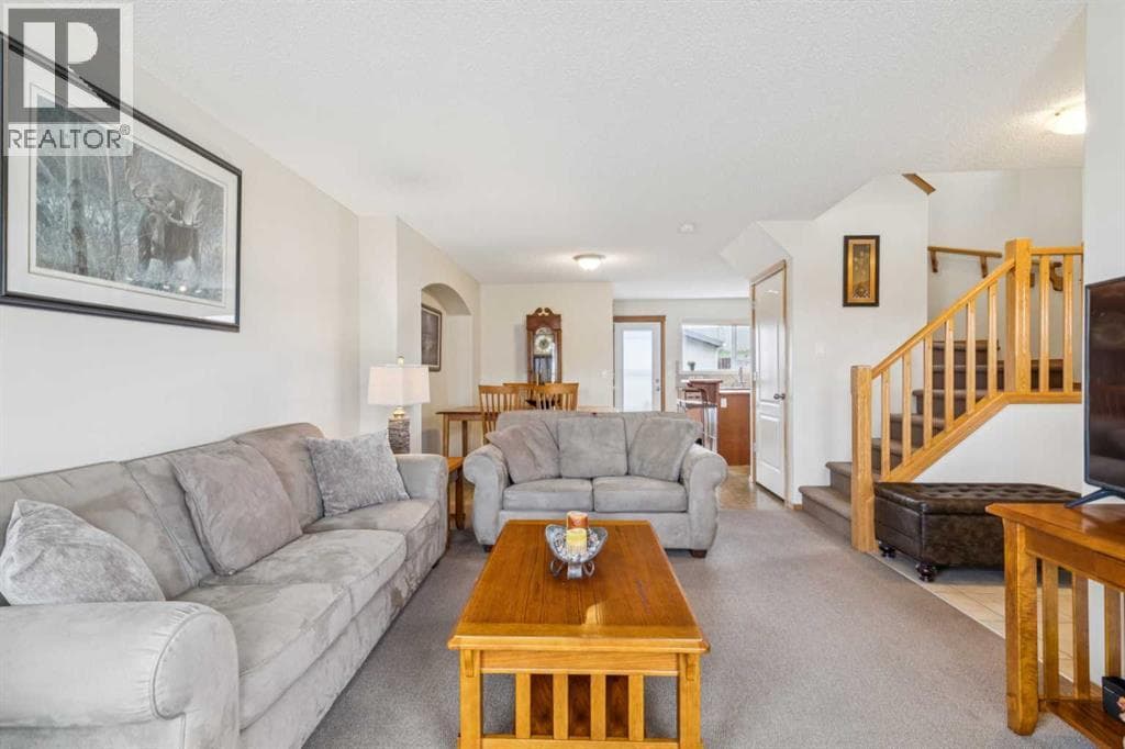 146 Cranberry Close SE — photo 4