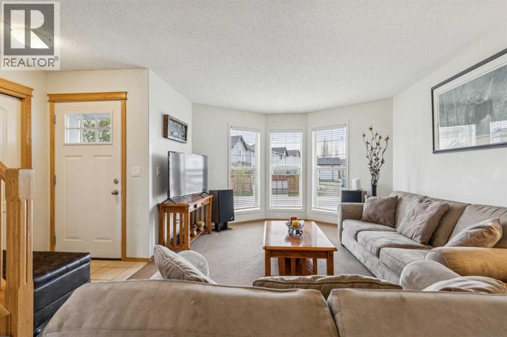 146 Cranberry Close SE — photo 5