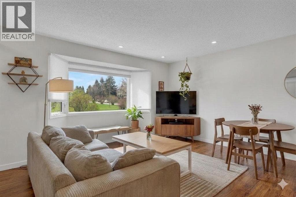 2728 45 Street SW — photo 2