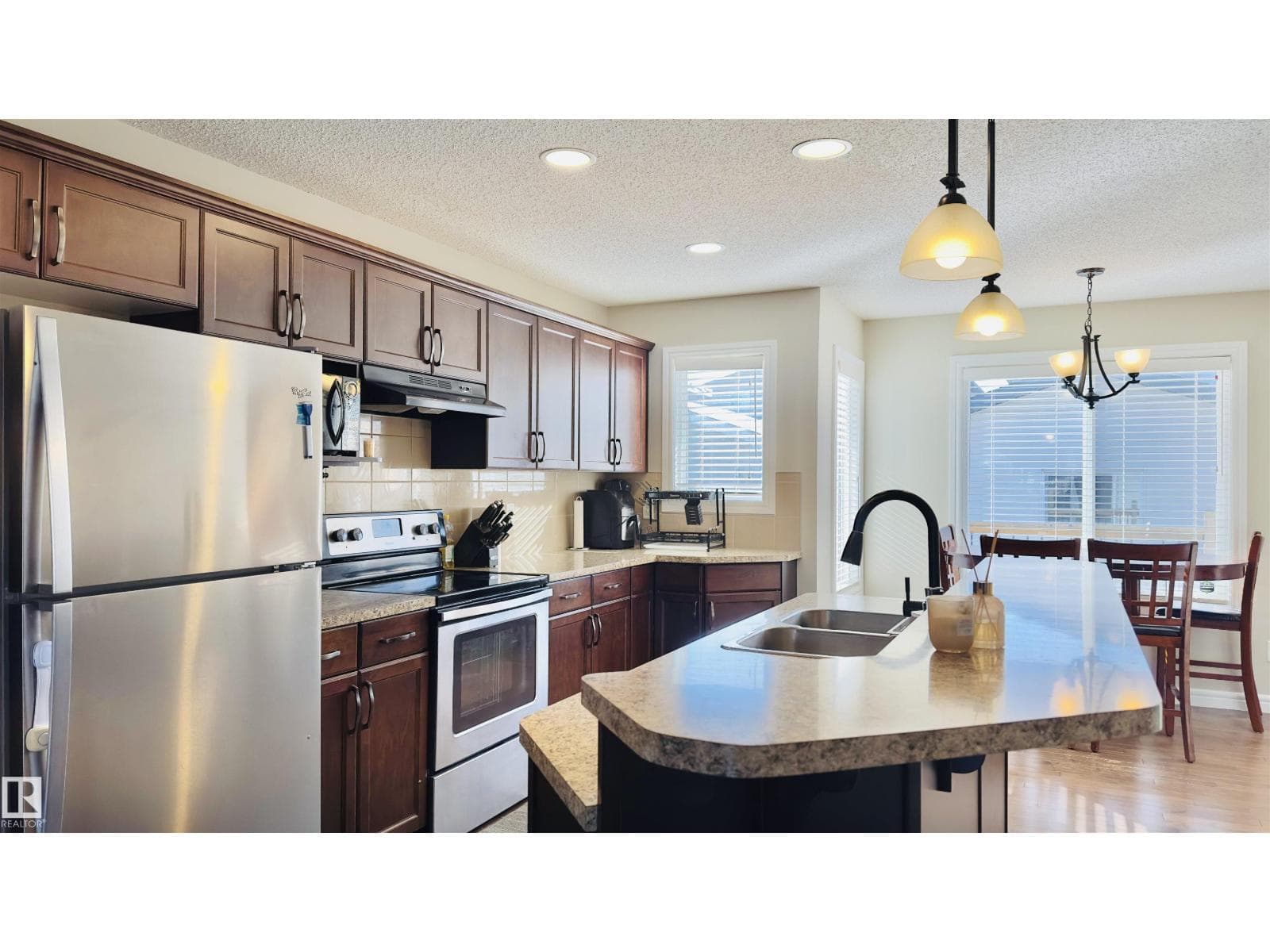 1542 33A ST NW — photo 3