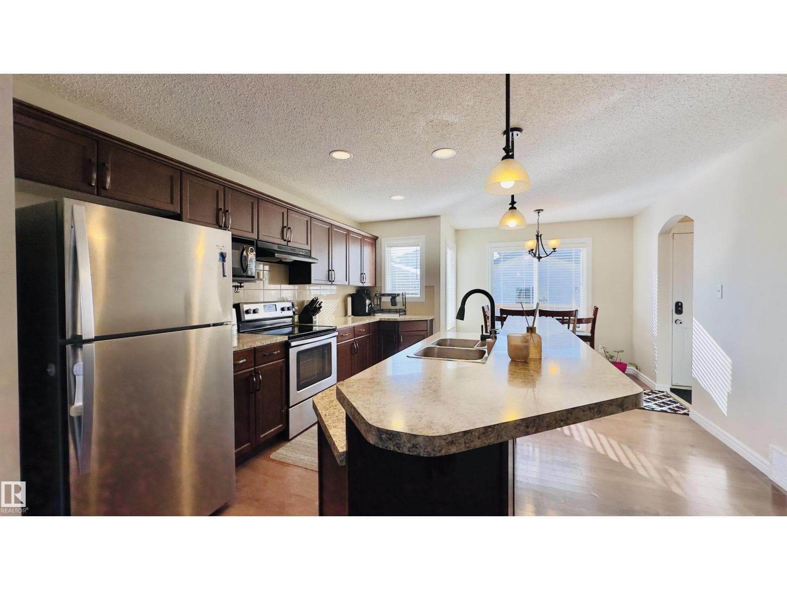 1542 33A ST NW — photo 4
