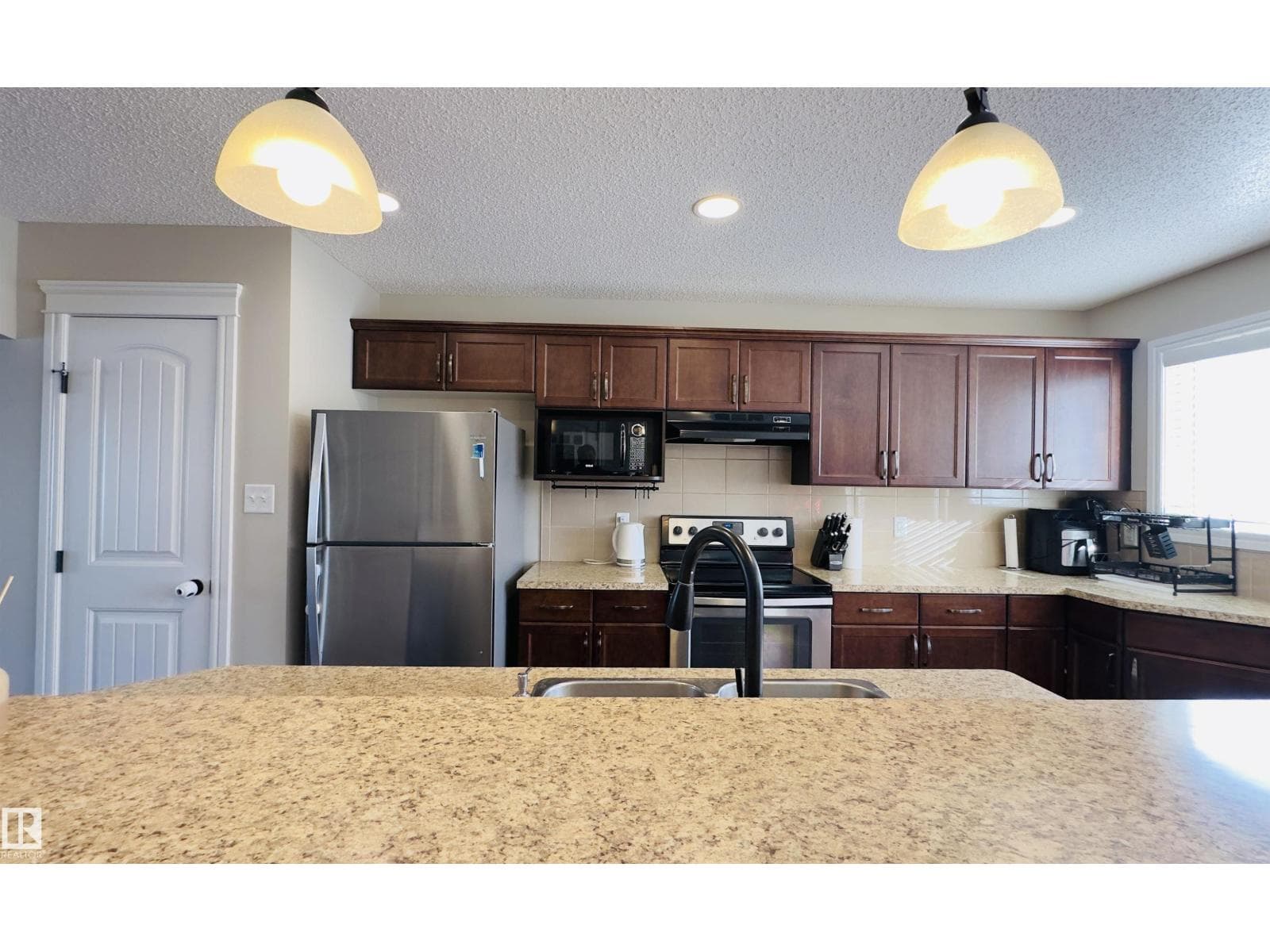 1542 33A ST NW — photo 5