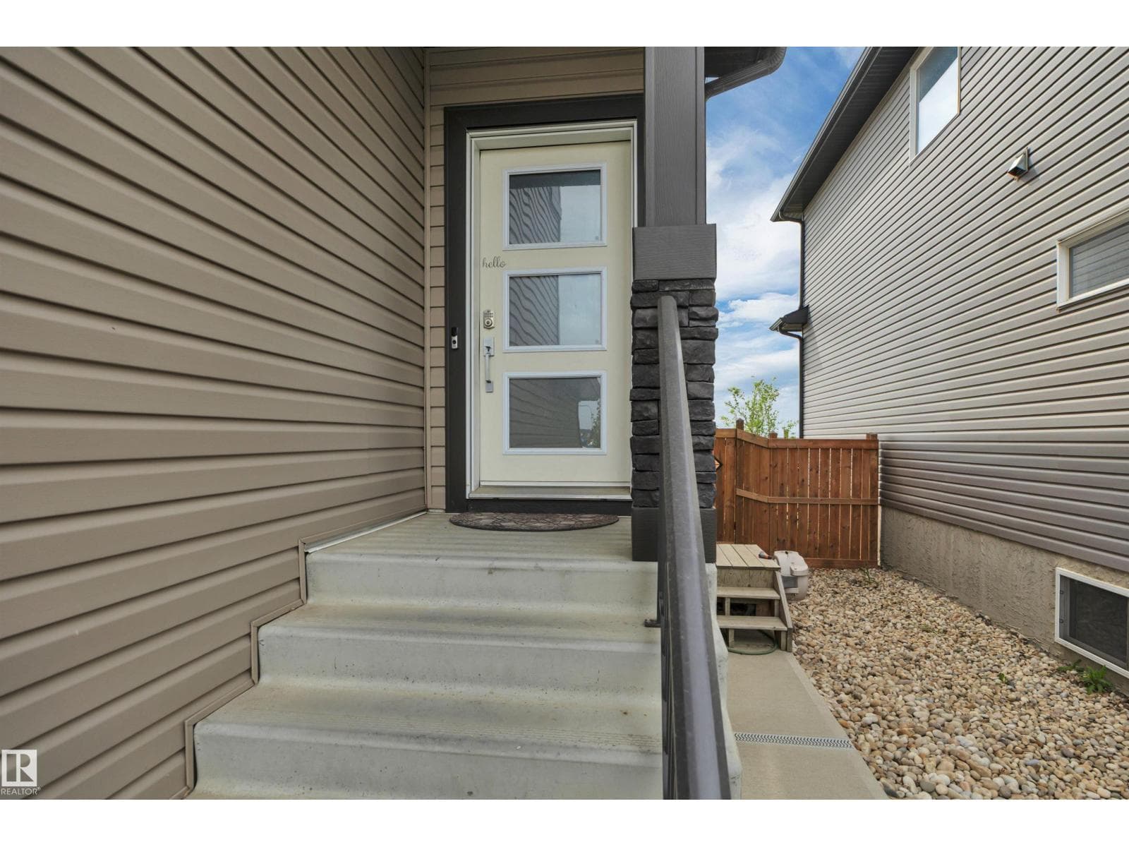 548 REYNALDS WD — photo 2