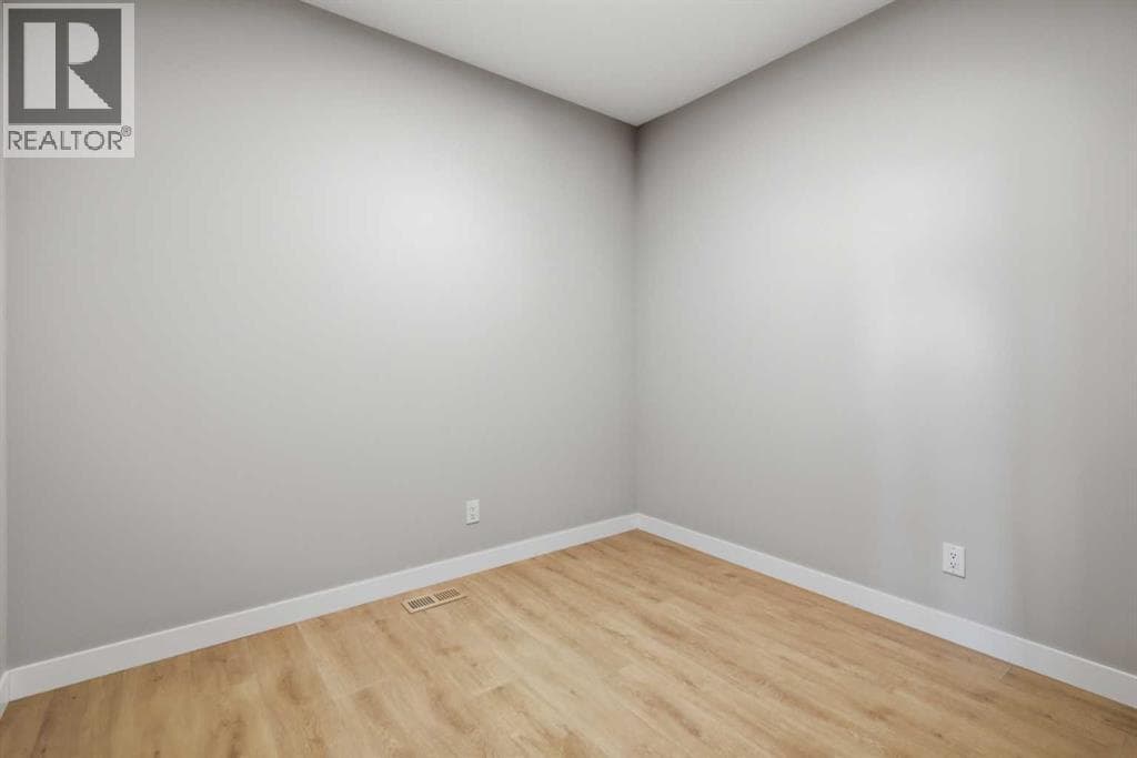 139 Belvedere Crescent SE — photo 3