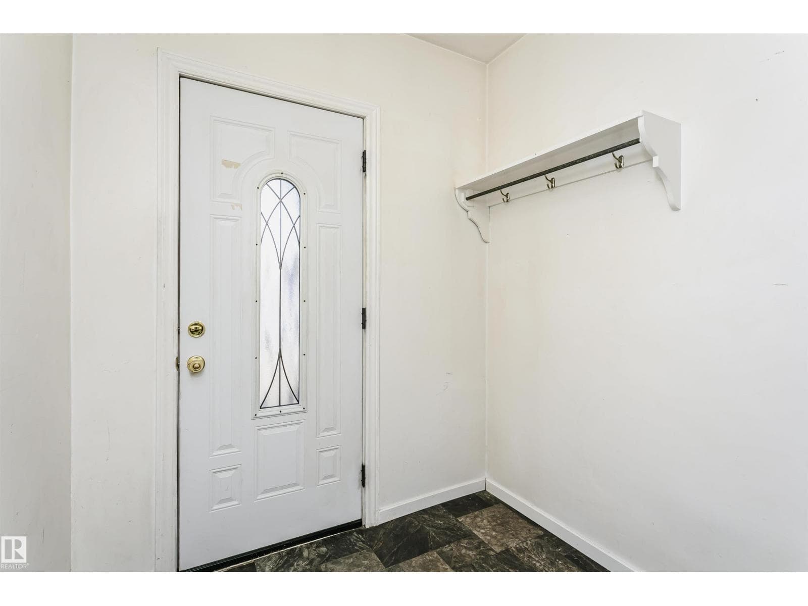 10035 81 AV NW NW — photo 4