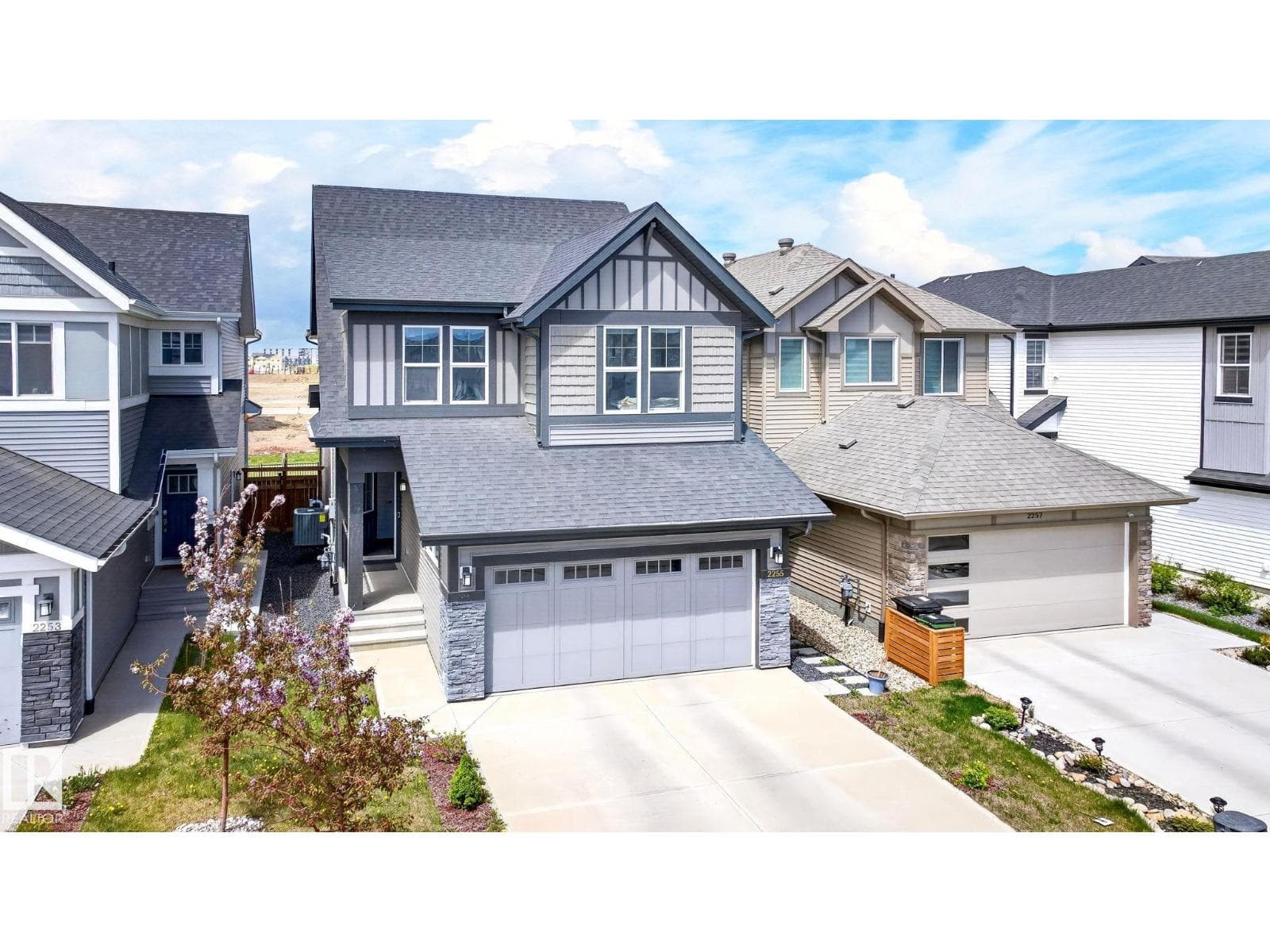 2255 DONAGHEY WY SW — photo 4