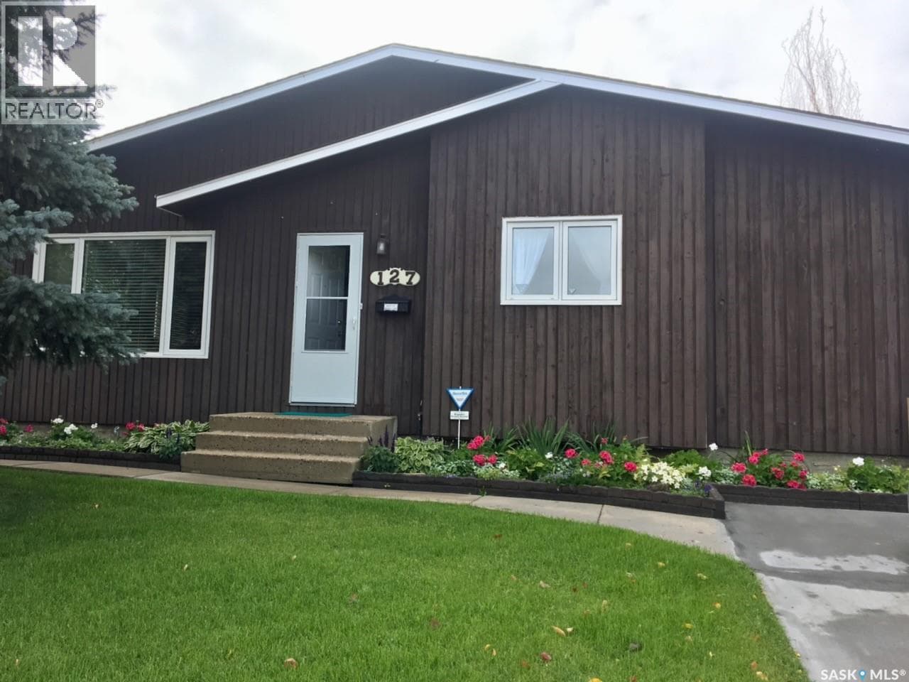 127 DEVONSHIRE CRESCENT