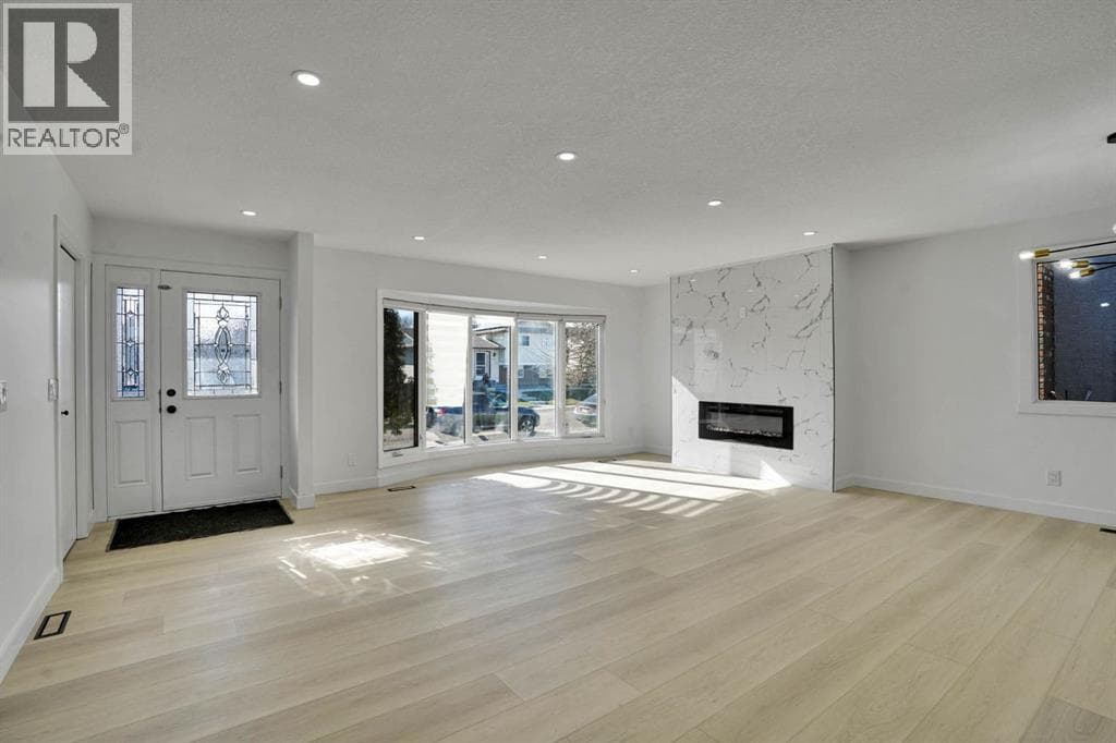 20 Templehill Crescent NE — photo 4