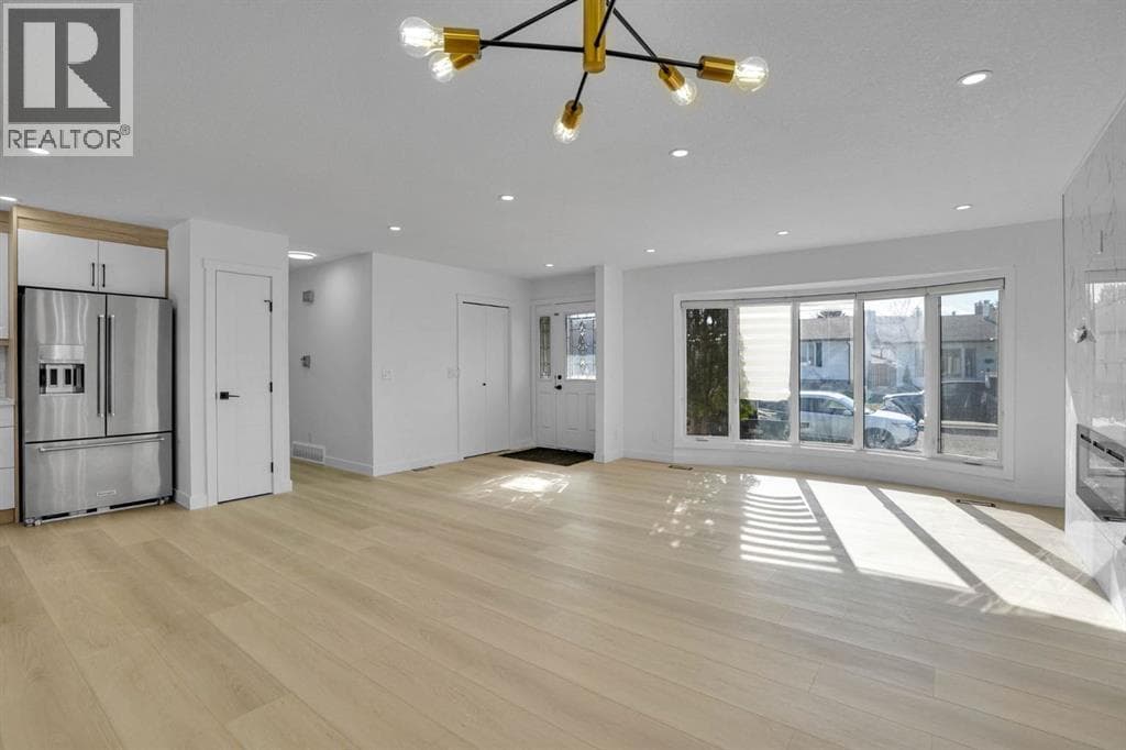 20 Templehill Crescent NE — photo 5