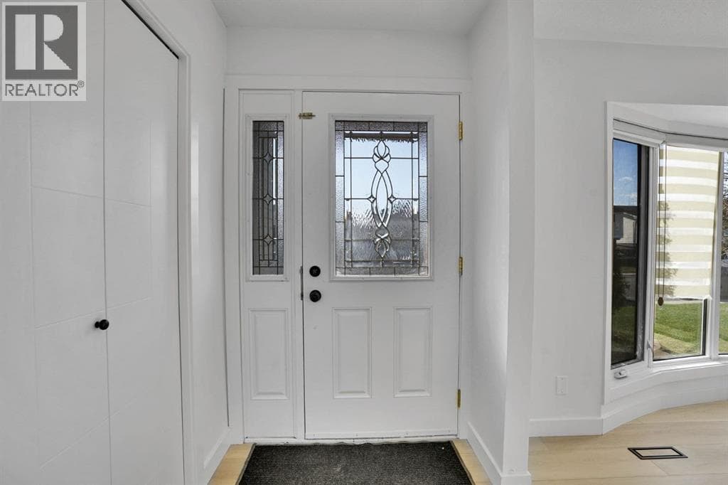 20 Templehill Crescent NE — photo 3