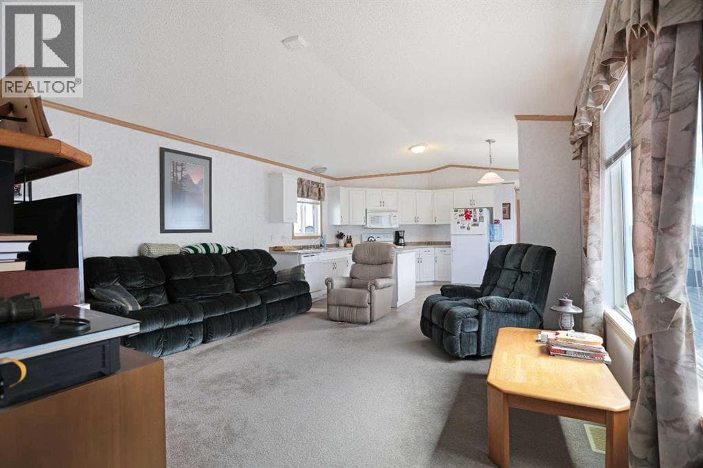 45 Meadowplace Crescent E — photo 4