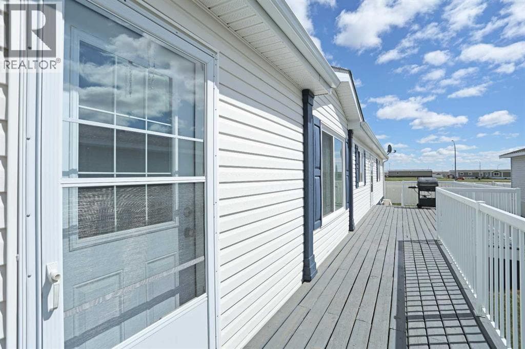 45 Meadowplace Crescent E — photo 3