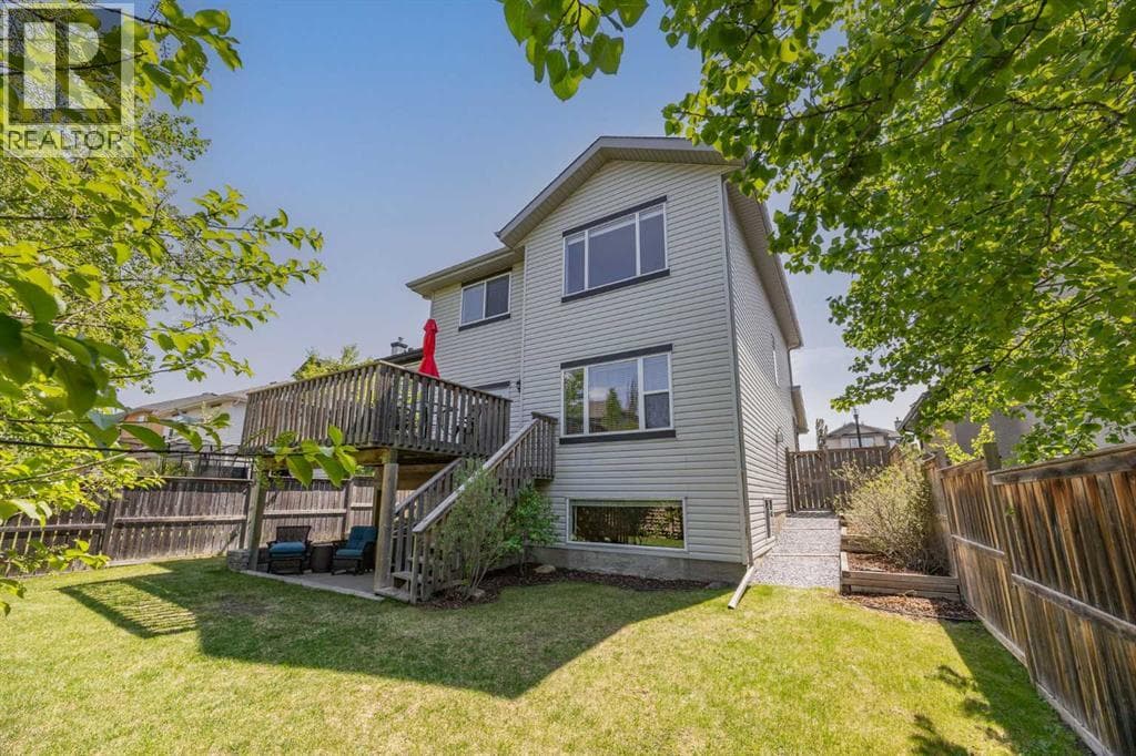 218 Wentworth Park SW — photo 2