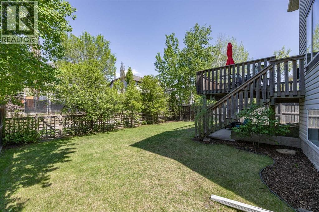 218 Wentworth Park SW — photo 3