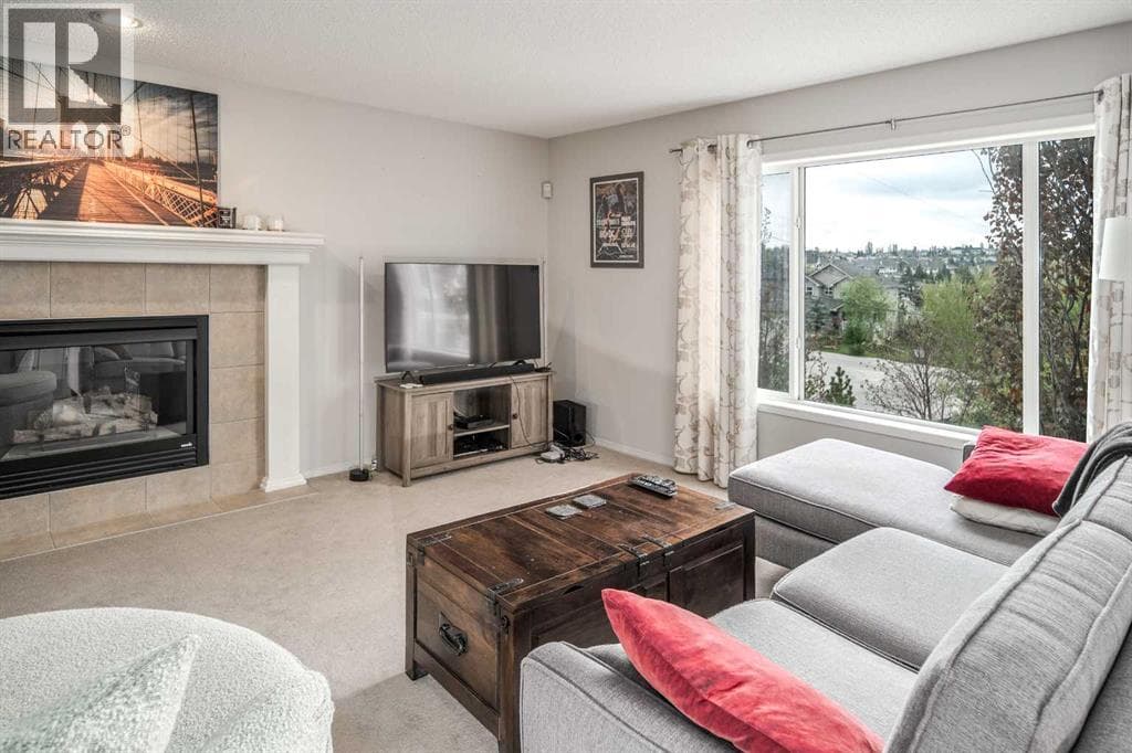 4 Springbank Bay SW — photo 5