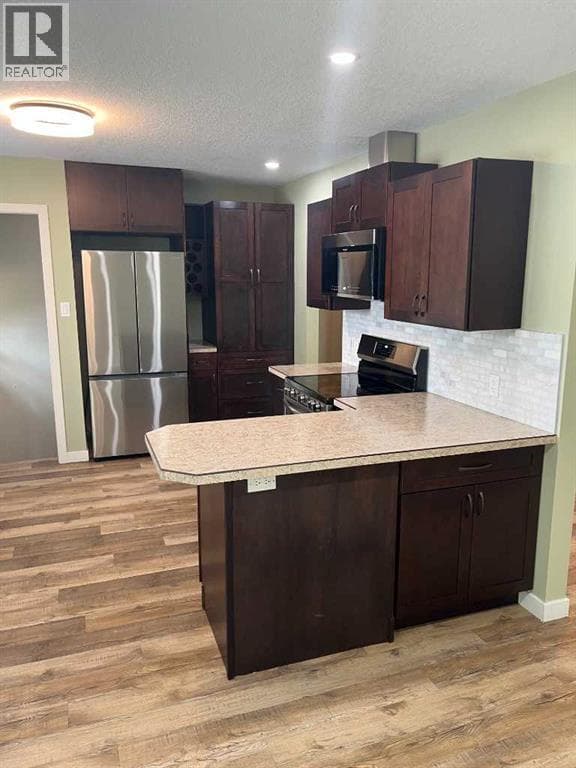 2015 Milne Drive NE — photo 2