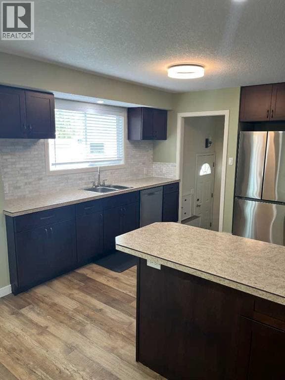 2015 Milne Drive NE — photo 3