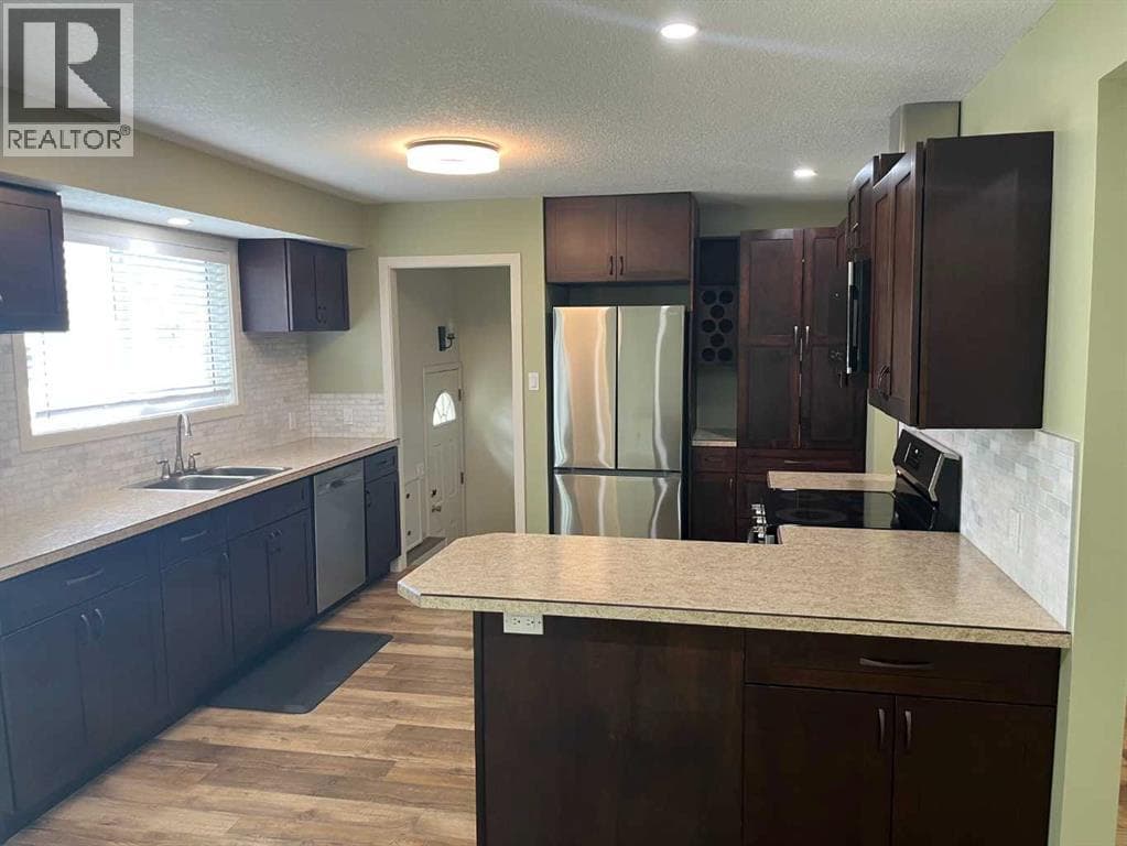 2015 Milne Drive NE — photo 4