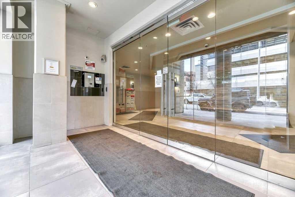 701, 683 10 Street SW — photo 3