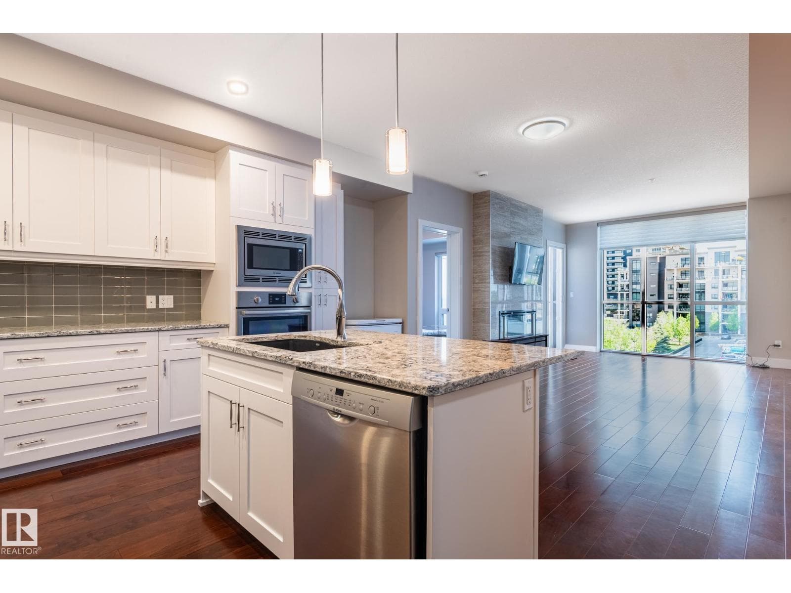 #706 200 Bellerose DR — photo 2