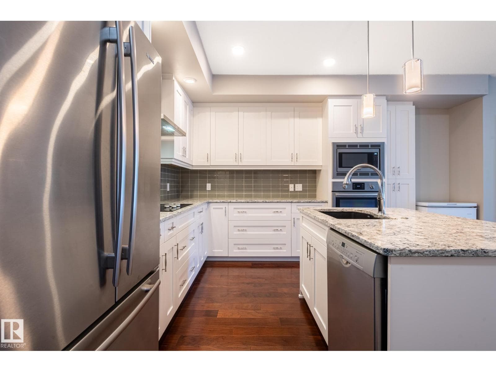 #706 200 Bellerose DR — photo 3
