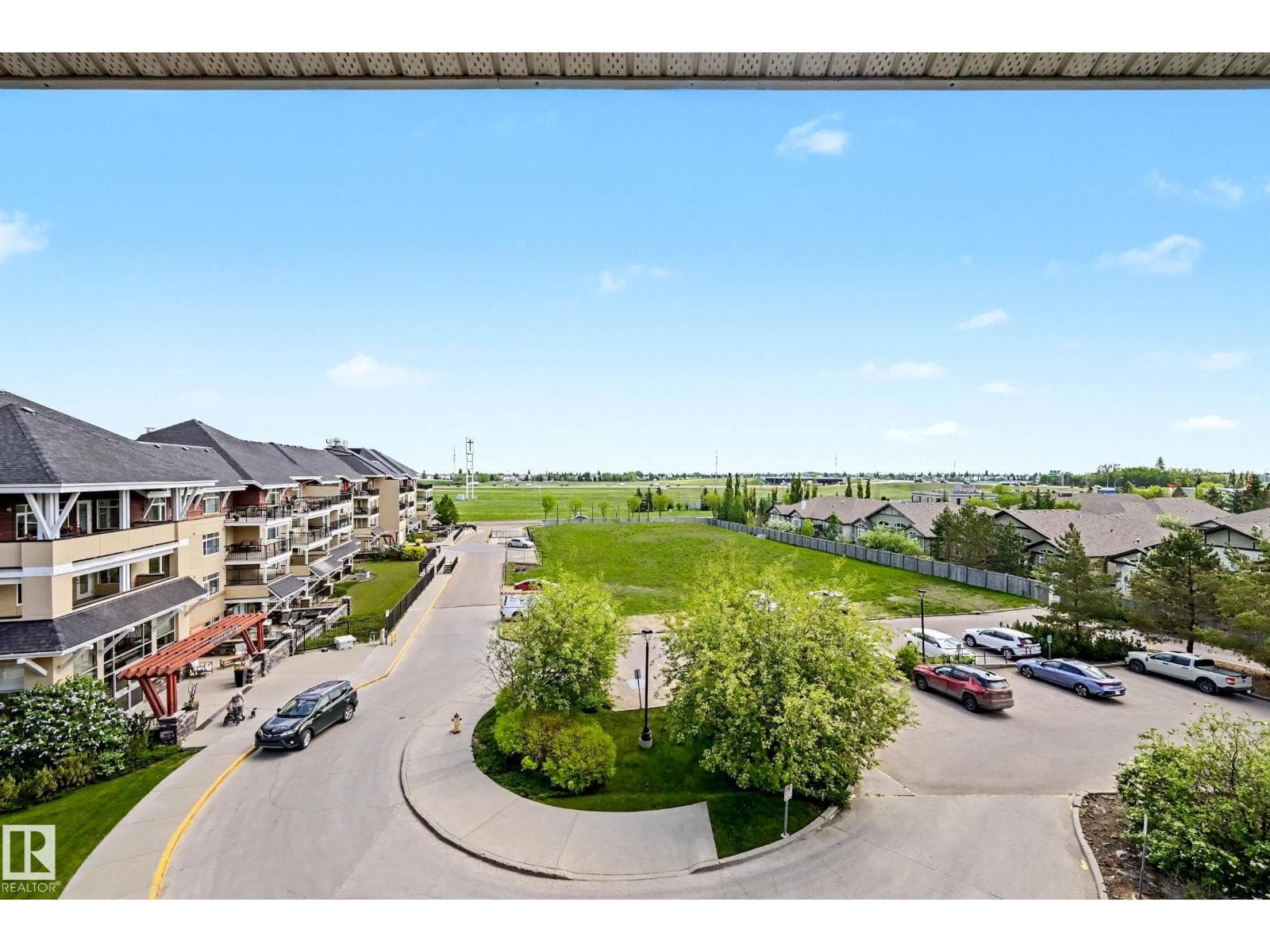 #401 1589 GLASTONBURY BV NW — photo 4