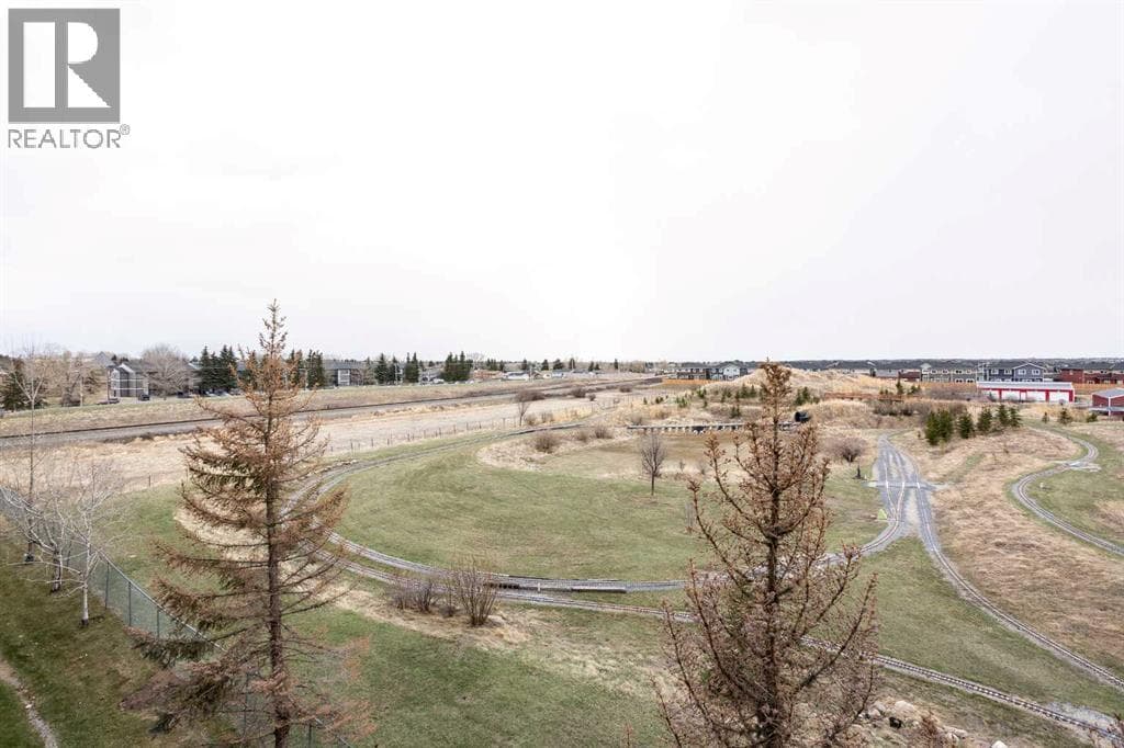 6405, 304 Mackenzie Way SW — photo 2