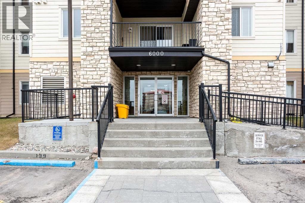 6405, 304 Mackenzie Way SW — photo 4