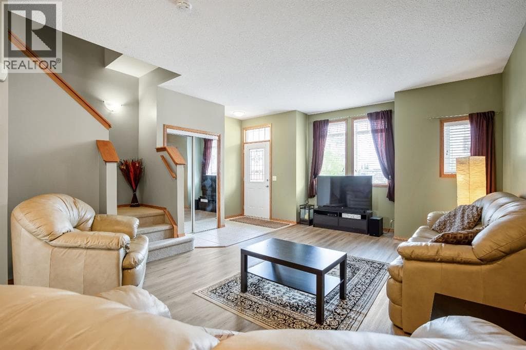 209 Strathcona Circle — photo 5