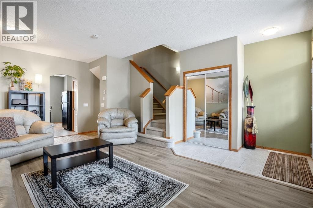 209 Strathcona Circle — photo 2