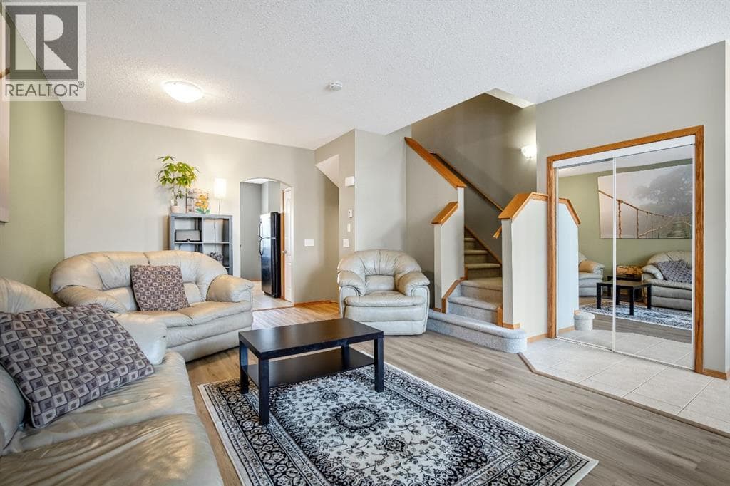 209 Strathcona Circle — photo 4