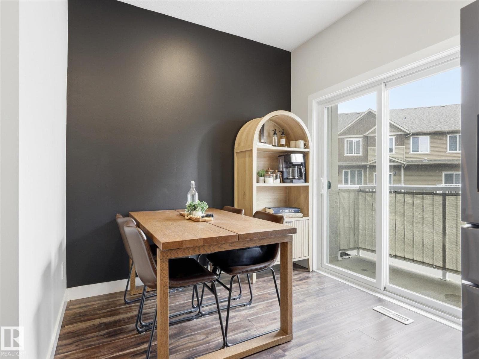 #56 1051 GRAYDON HILL BV SW — photo 3