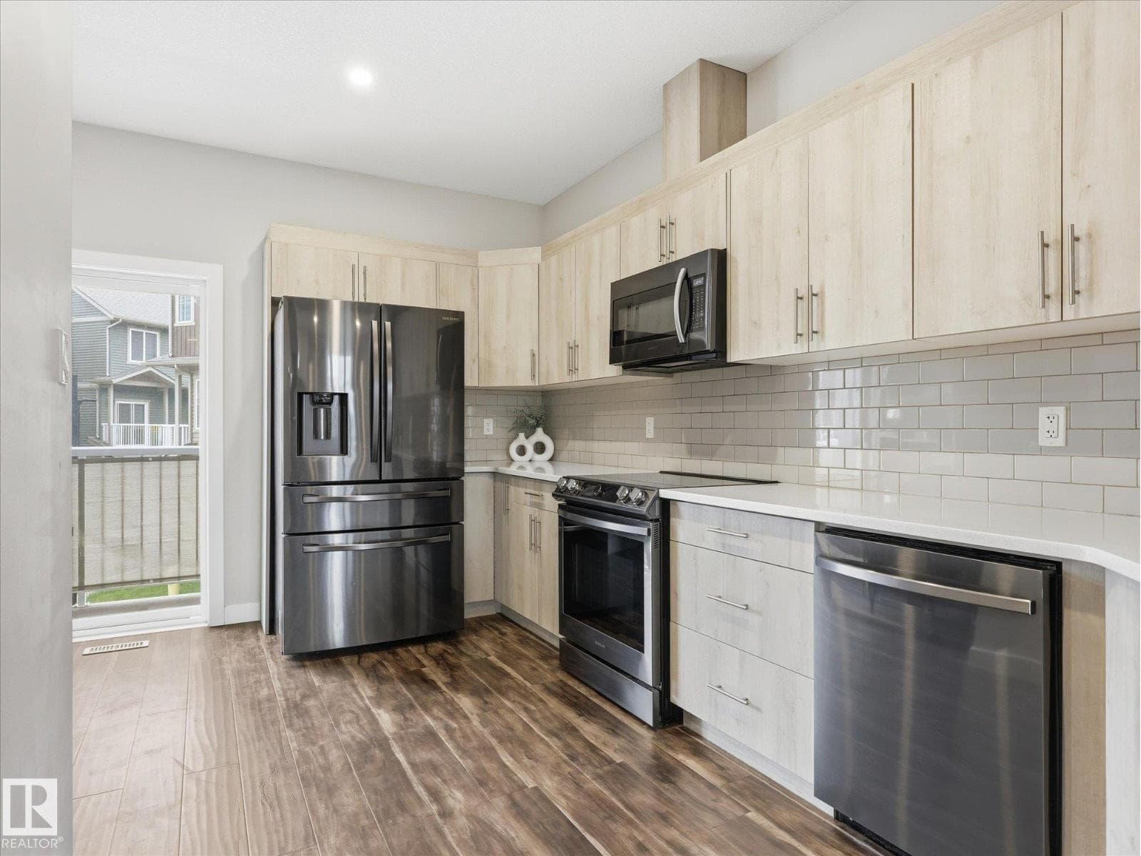 #56 1051 GRAYDON HILL BV SW — photo 4