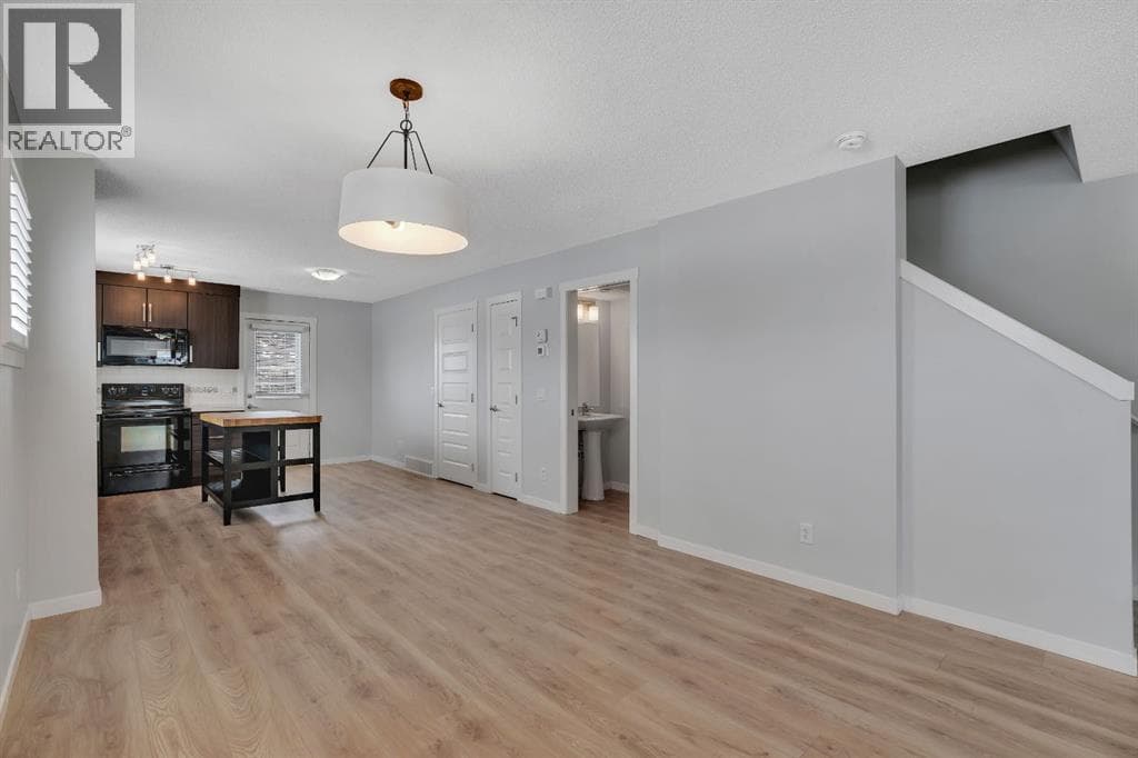 406 Mckenzie Towne Close SE — photo 4