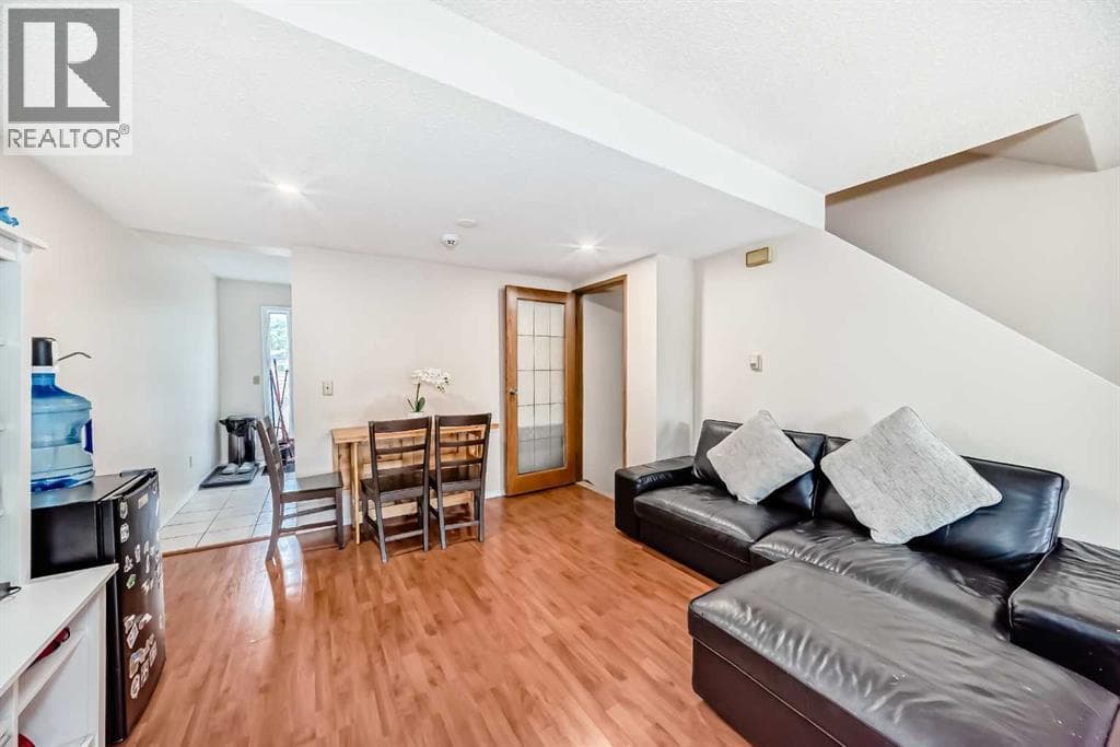 110 Edgeburn Crescent NW — photo 5