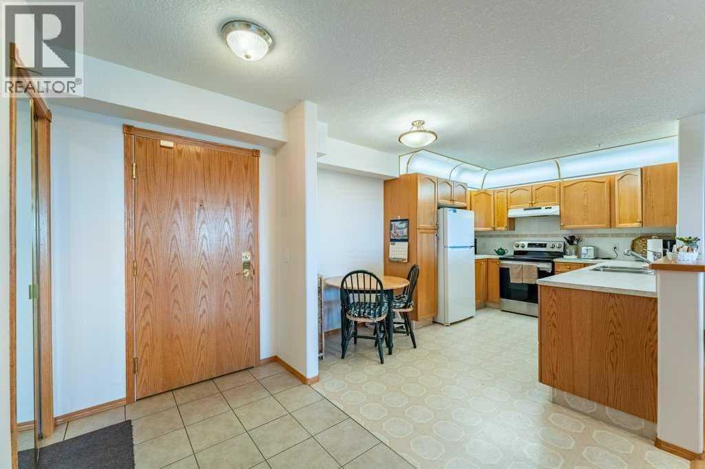 136, 728 Country Hills Road NW — photo 5