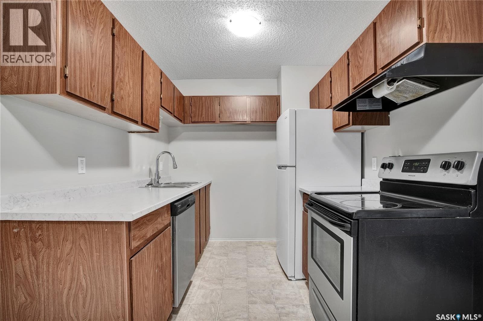 308 311 Tait CRESCENT — photo 3