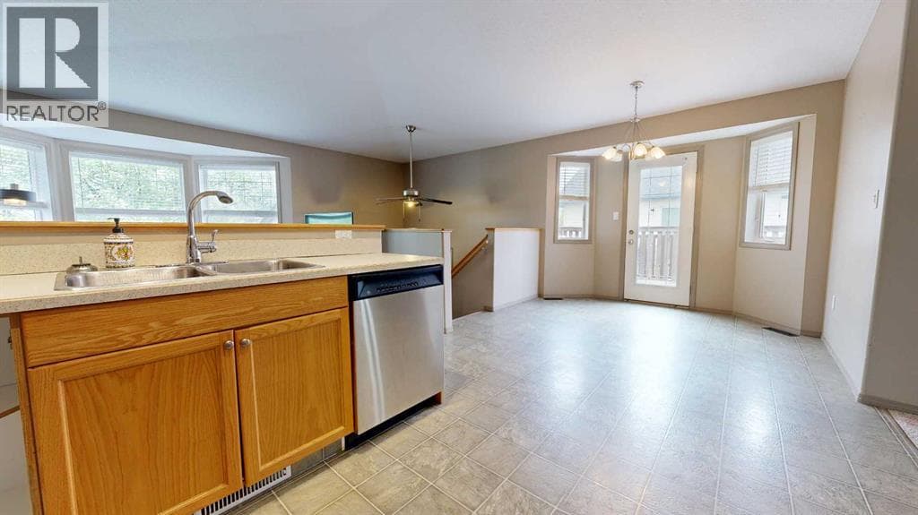 6322 88A Street — photo 3