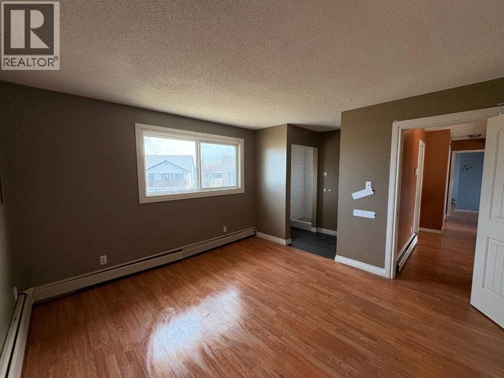 5816 60 Avenue — photo 3