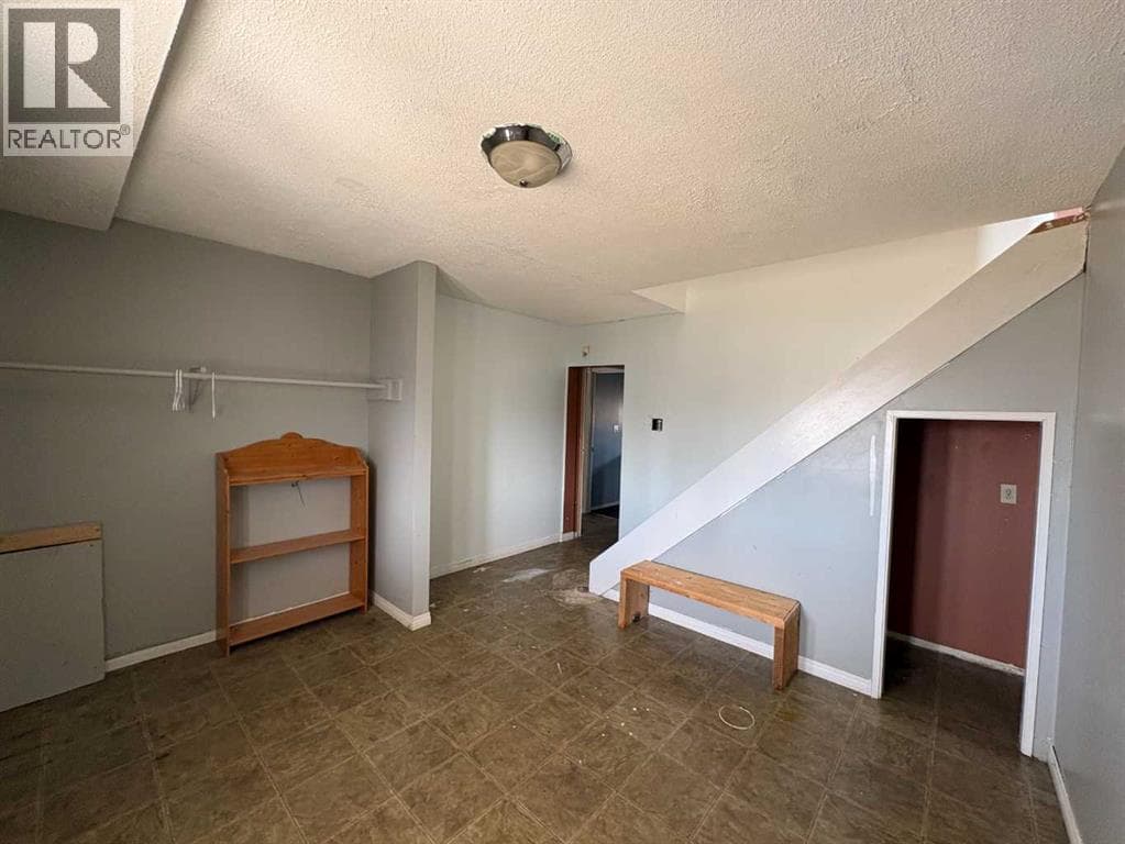 5816 60 Avenue — photo 5
