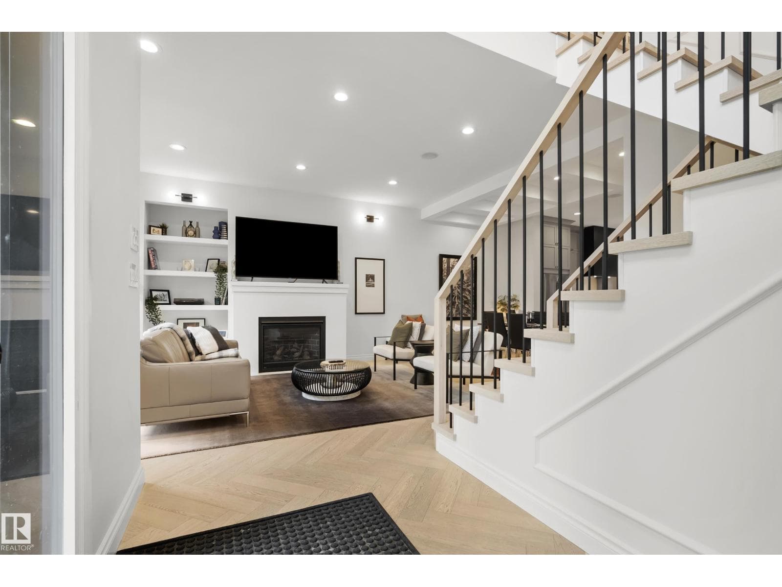 6115 111 AV NW — photo 4