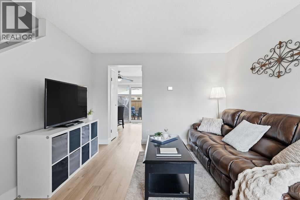 102, 123 Queensland Drive SE — photo 4