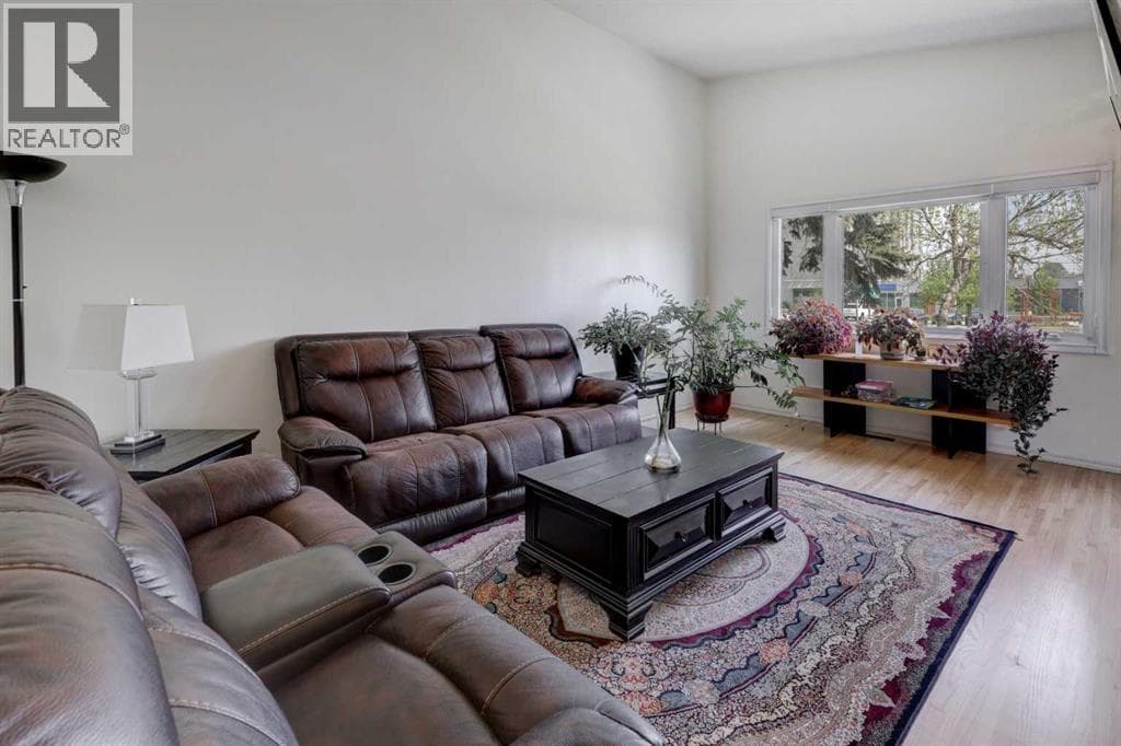 4721 Edmonton Trail NE — photo 3